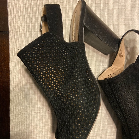 Tahari open beep toe shoes - Picture 12 of 16